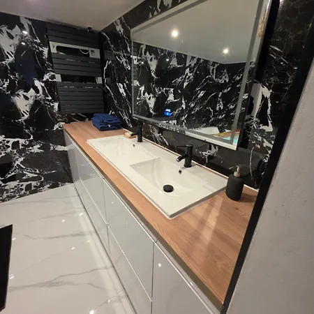 Loft Jacuzzi - Rer A A 1 Min - Paris Disneyland - Parking Apartamento