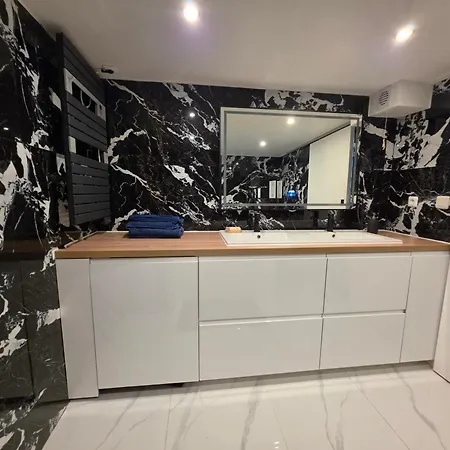 Apartman Loft Jacuzzi - Rer A A 1 Min - Paris Disneyland - Parking